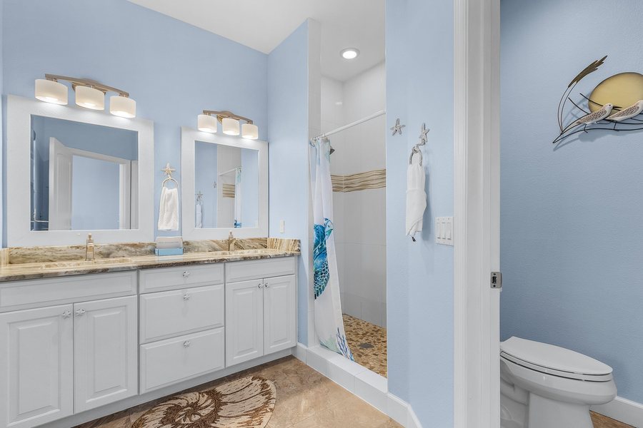 Gulfview Manor Resort — Bathroom