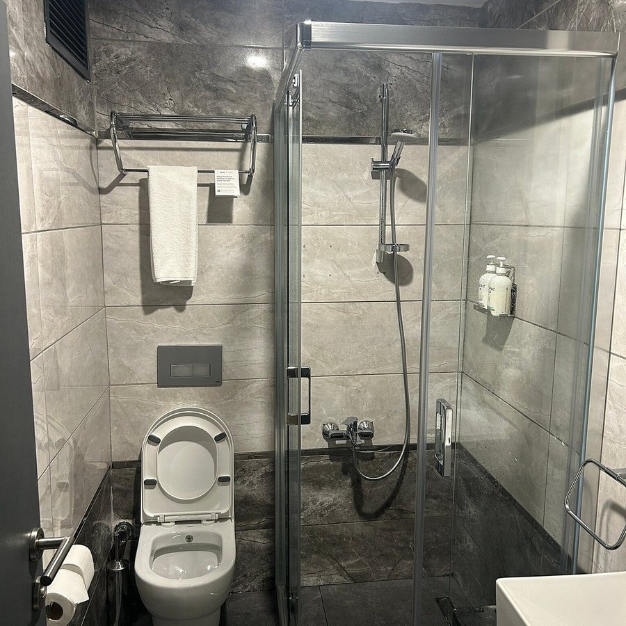 Guner Business Hotel Istanbul — Bathroom