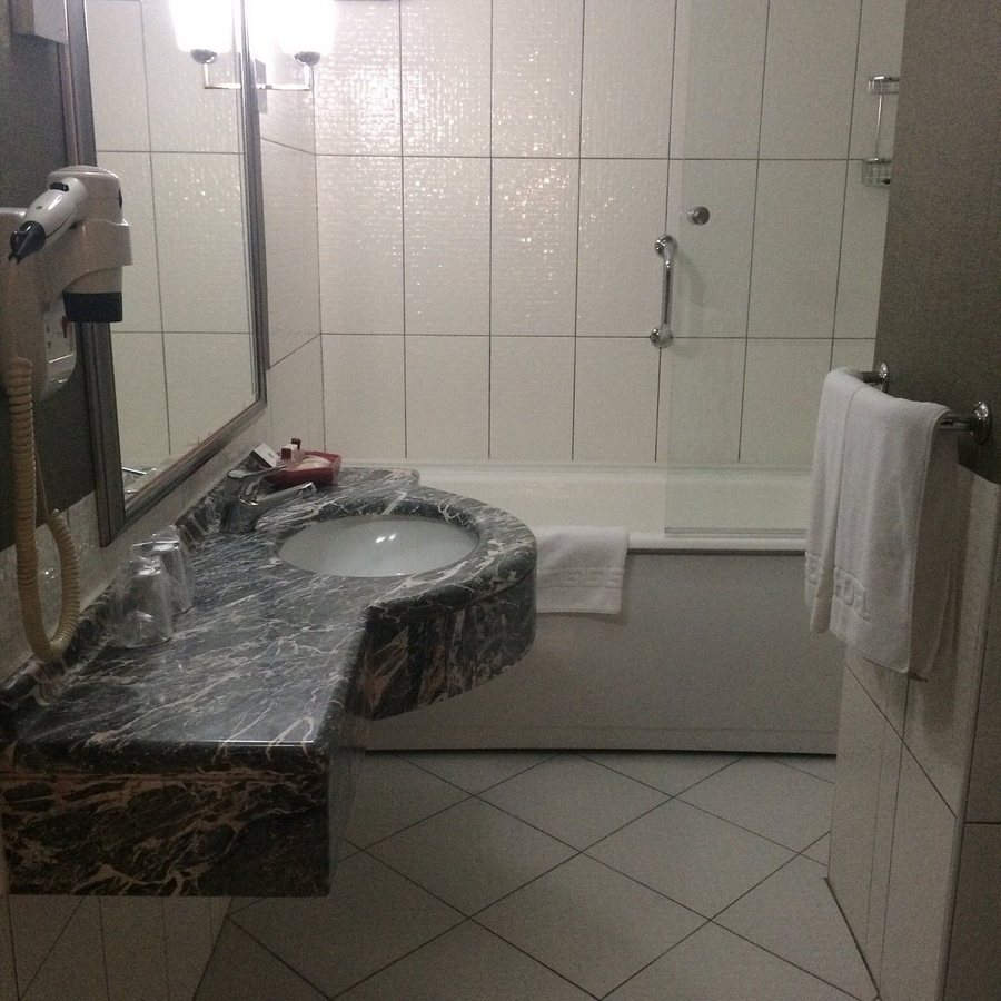 Gunes Hotel Merter Istanbul — Bathroom