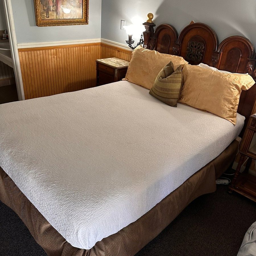 Gunn House Hotel — Guest room