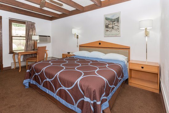 H H Motor Lodge — Guest room