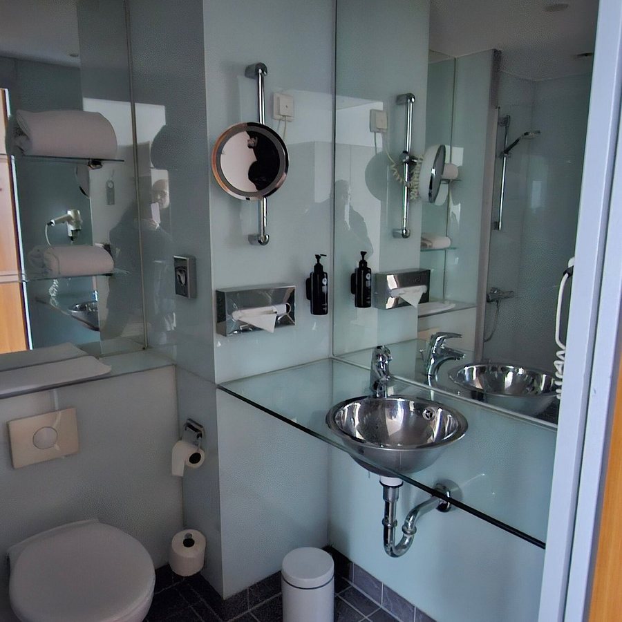 H Hotel Berlin Mitte — Bathroom