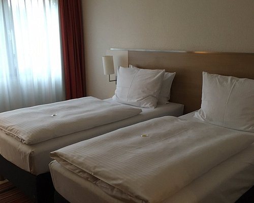 H Hotel Bochum — Guest room