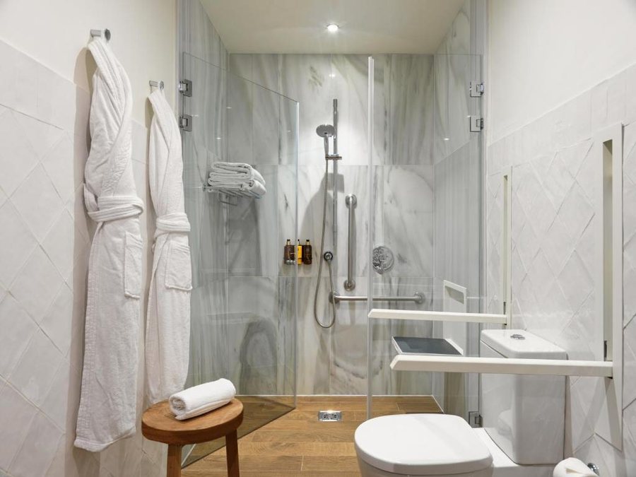 H10 Catalunya Plaza — Bathroom