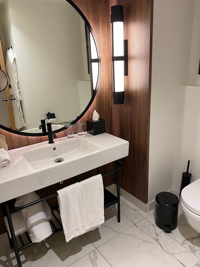 H10 Madison Barcelona Catalonia — Bathroom