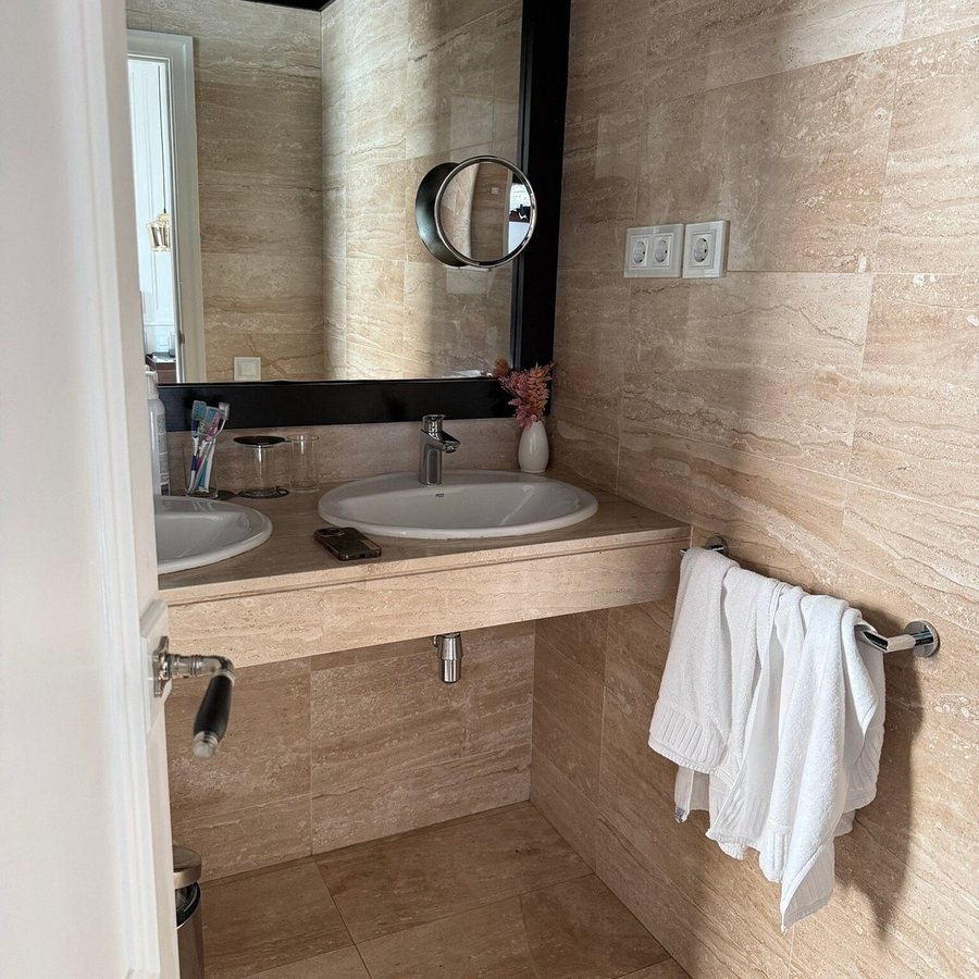 H10 Metropolitan — Bathroom
