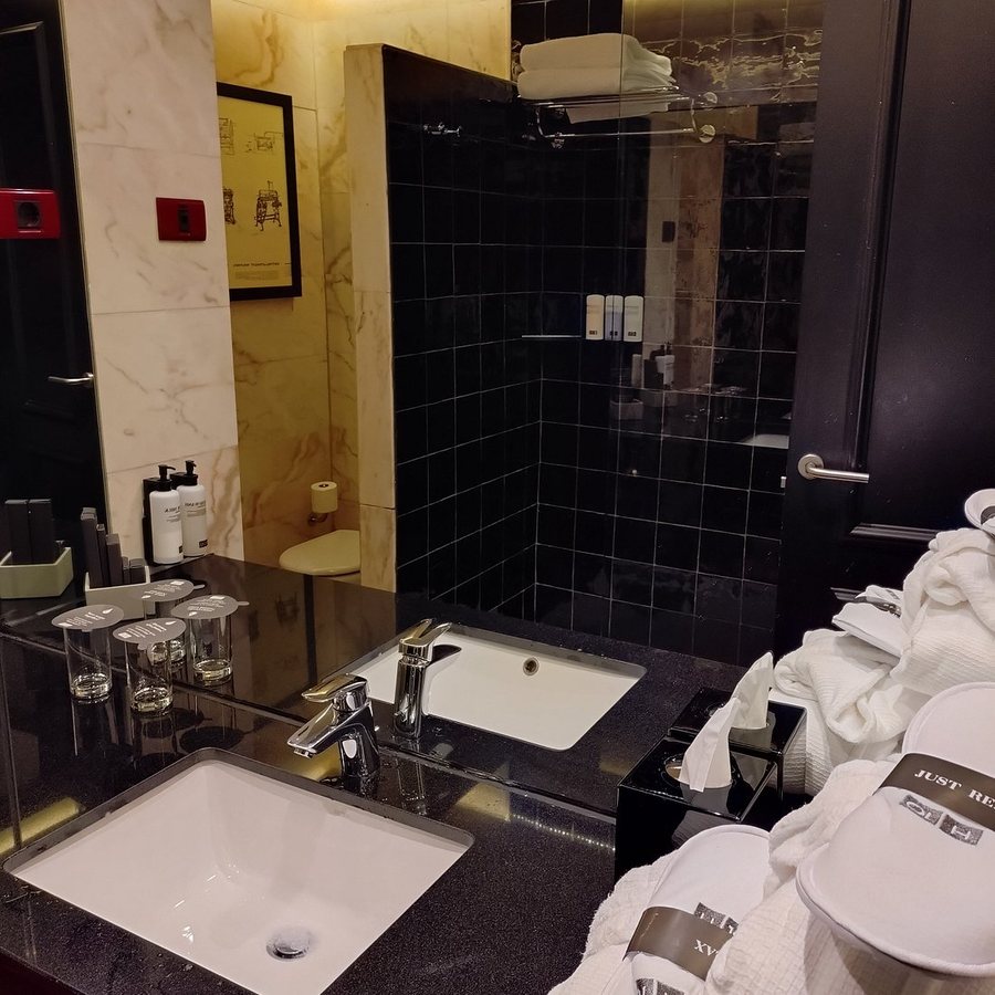 H10 Tribeca — Bathroom