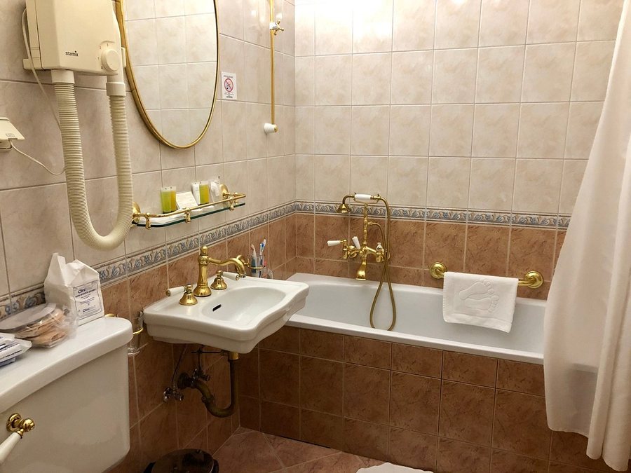 H15 Hotel Francuski — Bathroom