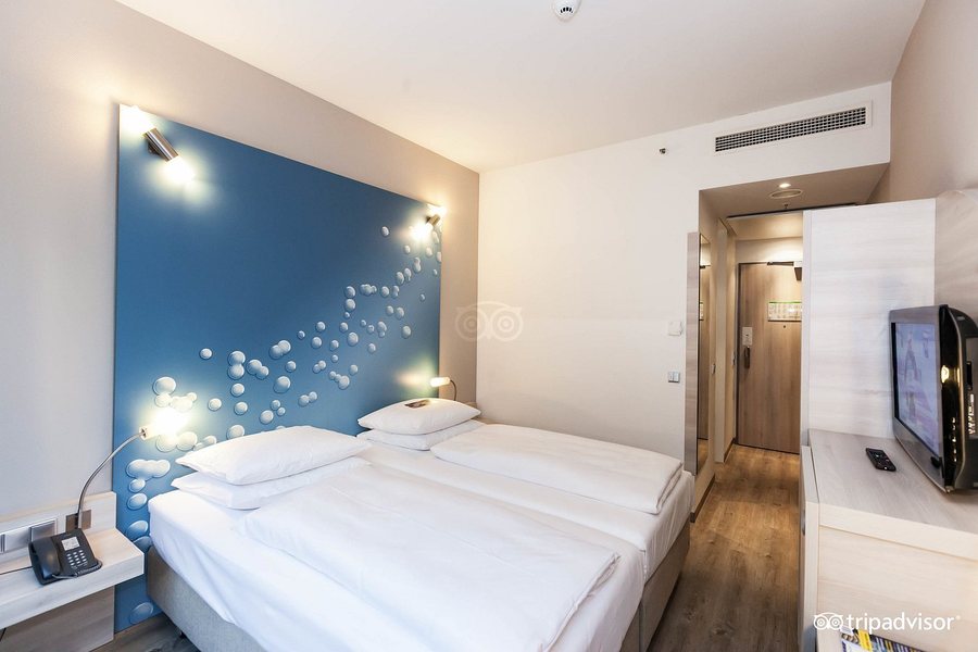 H2 Hotel Berlin Alexanderplatz — Guest room