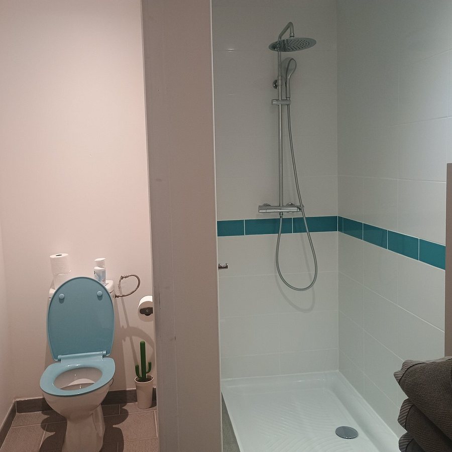 H2o Chambres d Hotes — Bathroom