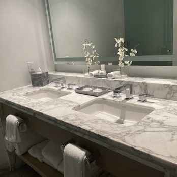 H2o Suites Hotel — Bathroom