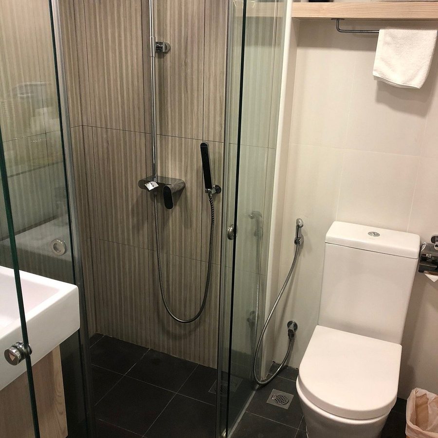 Habyt Clarke Quay — Bathroom