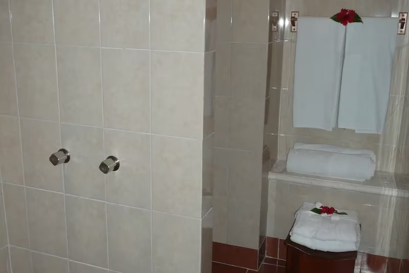 Hacienda Chichen Resort — Bathroom