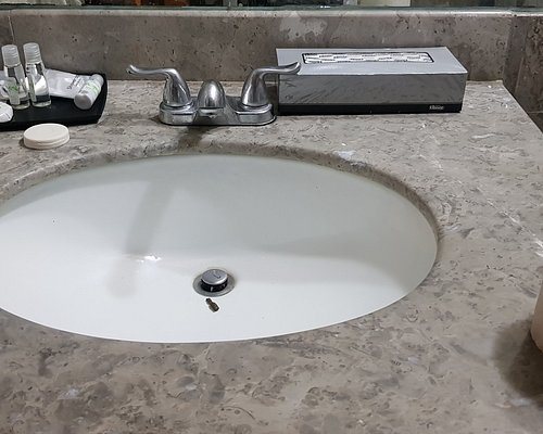 Hacienda Cola De Caballo — Bathroom
