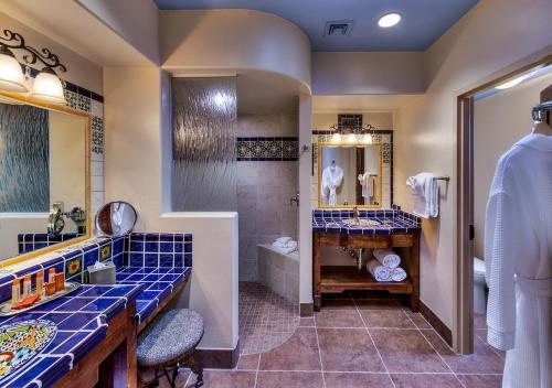 Hacienda del Sol Guest Ranch Resort — Bathroom