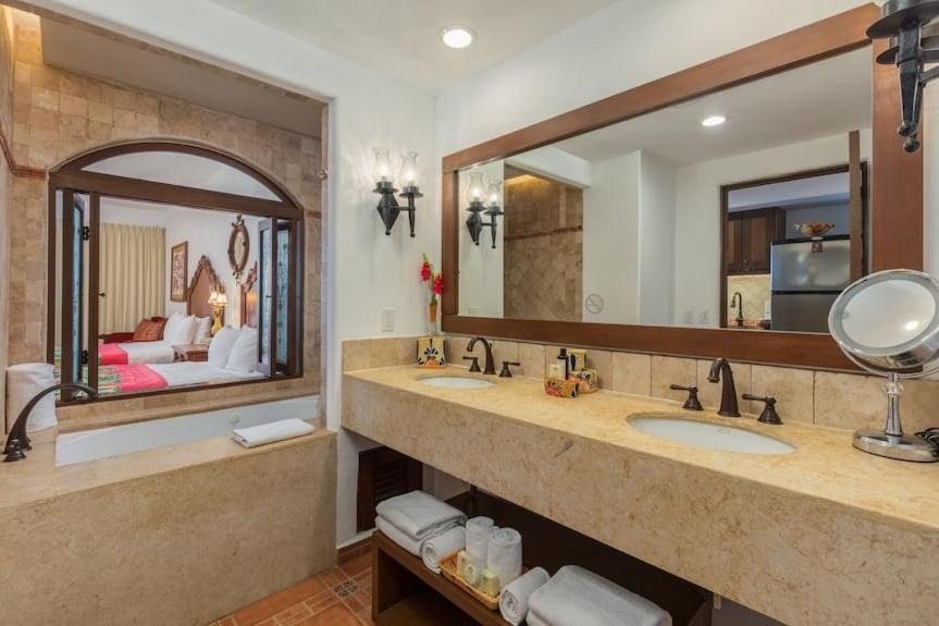 Hacienda Encantada Resort Residences — Bathroom
