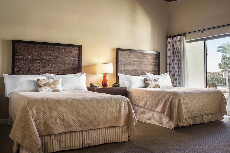 Hacienda Linda Inn and Gallery — Guest room