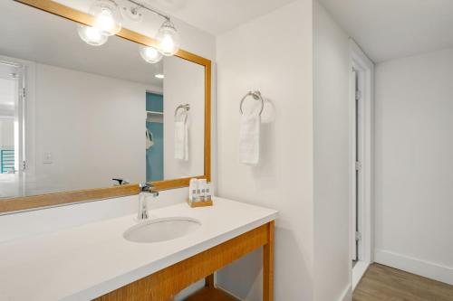 Hadley Resort Marina — Bathroom