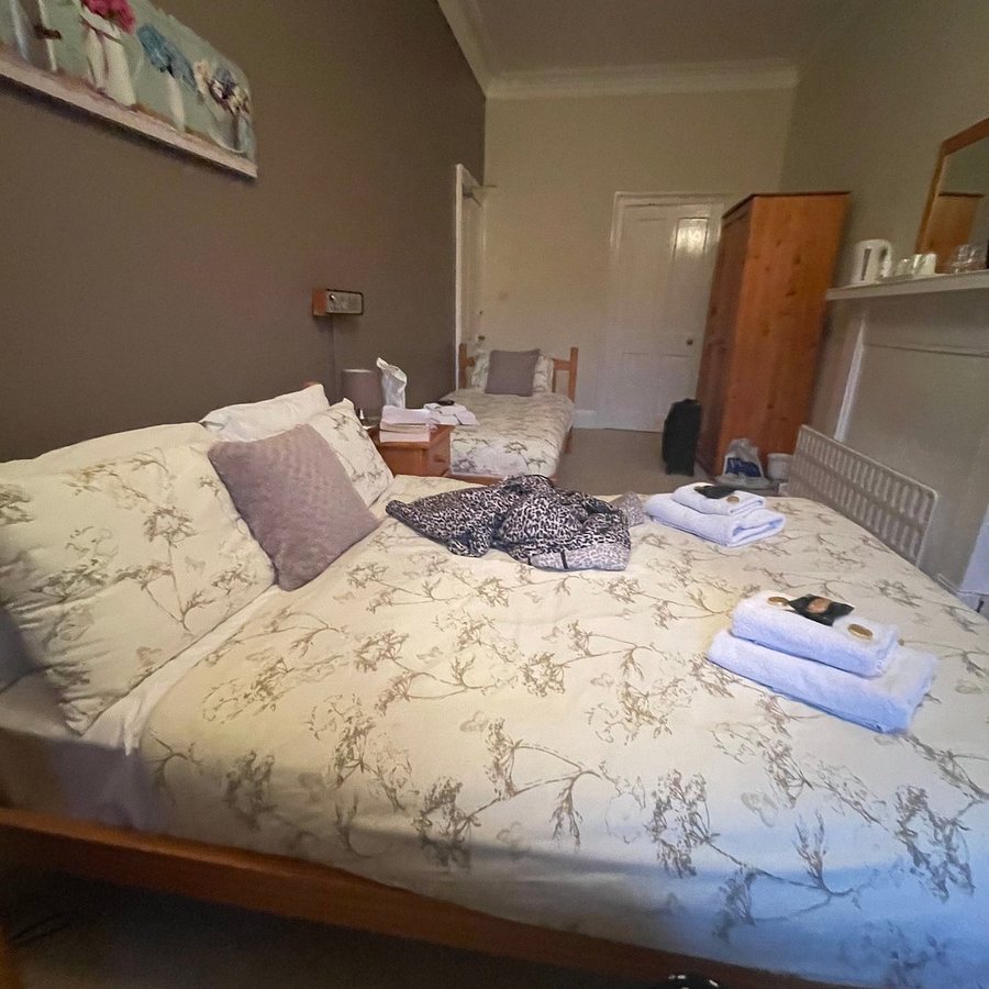 Halcyon Hotel — Guest room