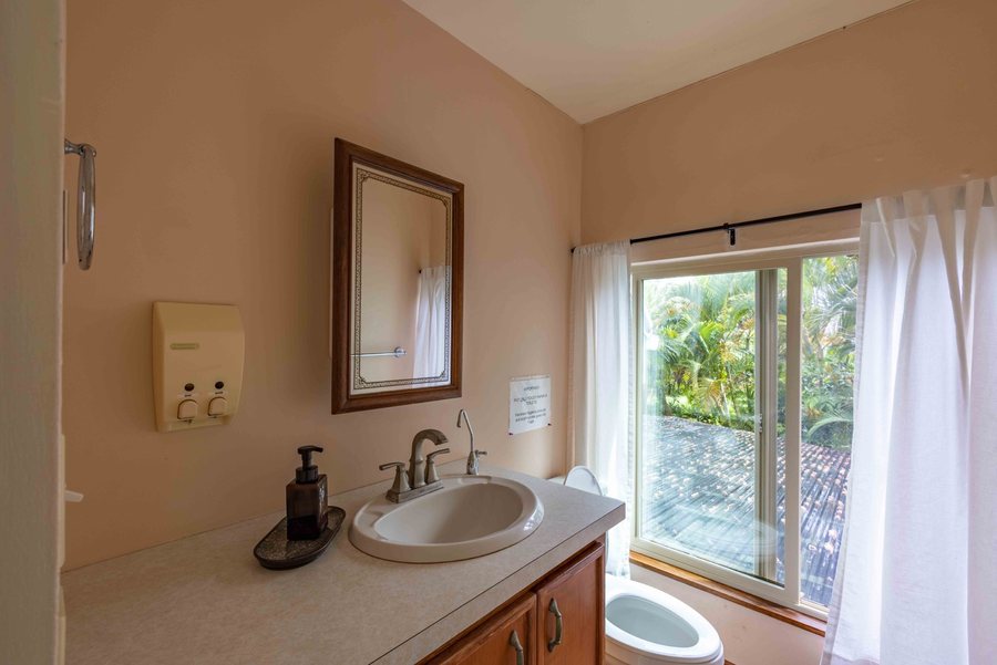 Hale Akua Garden Farm Eco Retreat Center — Bathroom