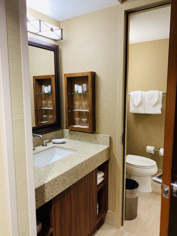 Hale Koa Hotel — Bathroom