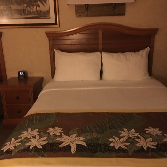 Hale Koa Hotel — Guest room