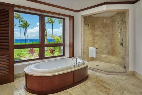 Hale Napili — Bathroom