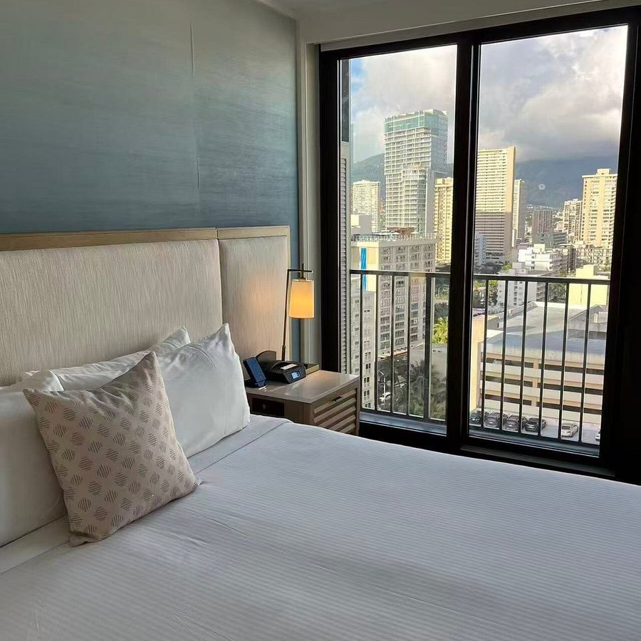 Halepuna Waikiki by Halekulani Honolulu Oahu Hawaii — Guest room