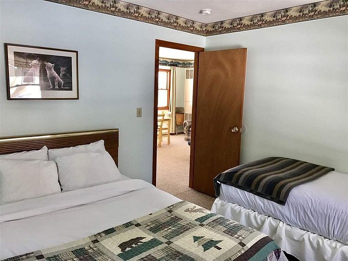 Halfway Lake Cottages — Guest room