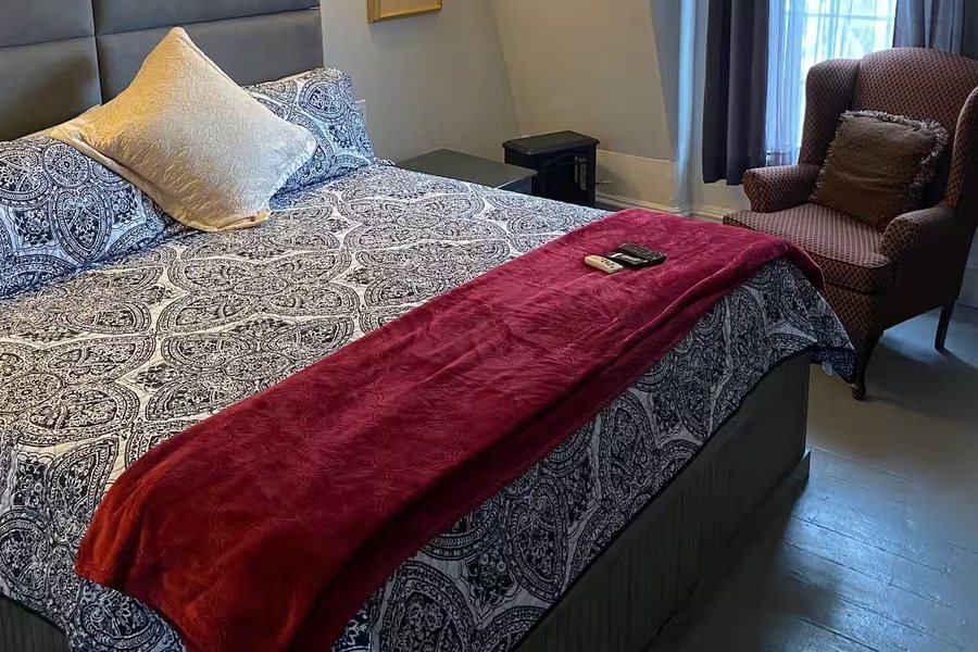 Hall House Hotel — Guest room