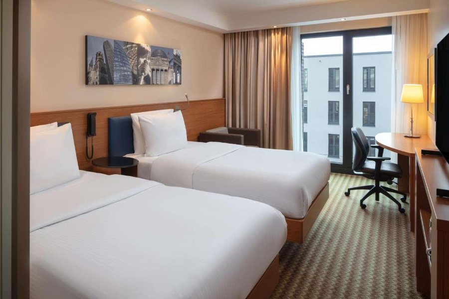 Hampton by Hilton Berlin City West — Guest room