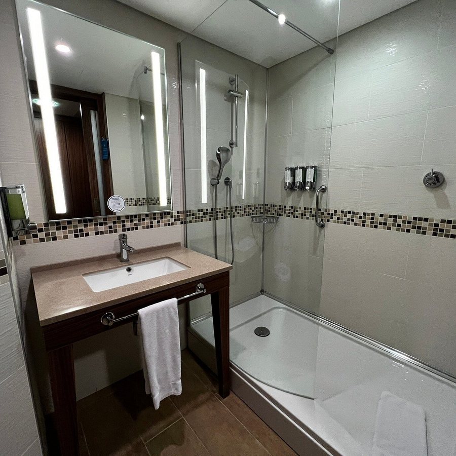 Hampton by Hilton Istanbul Kayasehir Istanbul — Bathroom