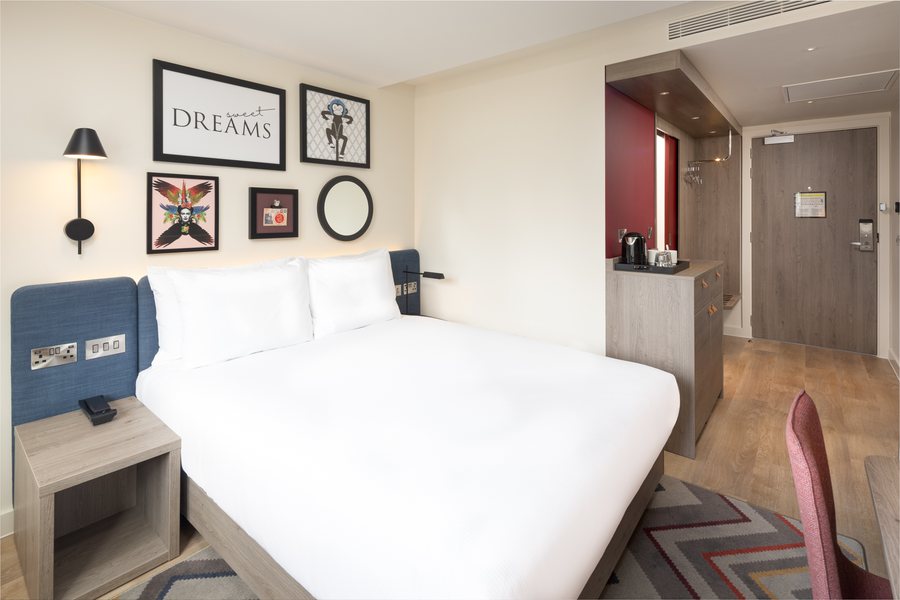 Hampton by Hilton London City — Guest room