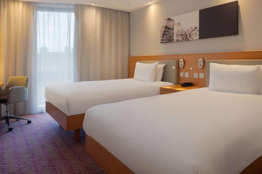 Hampton by Hilton London Waterloo — Guest room