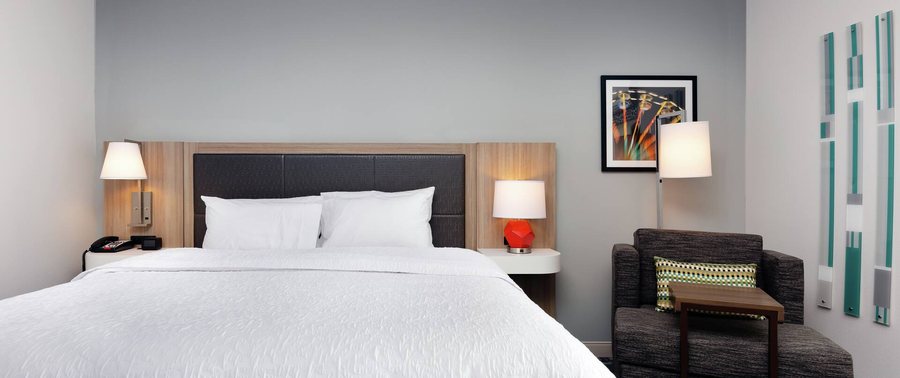 Hampton Inn Acworth — Guest room