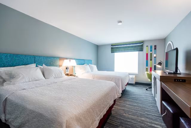 Hampton Inn and Suites Bismarck Northwest — Guest room