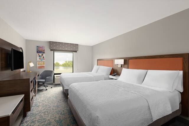 Hampton Inn And Suites Savannah airport — Guest room