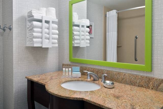 Hampton Inn and Suites Winston Salem University Area NC — Bathroom