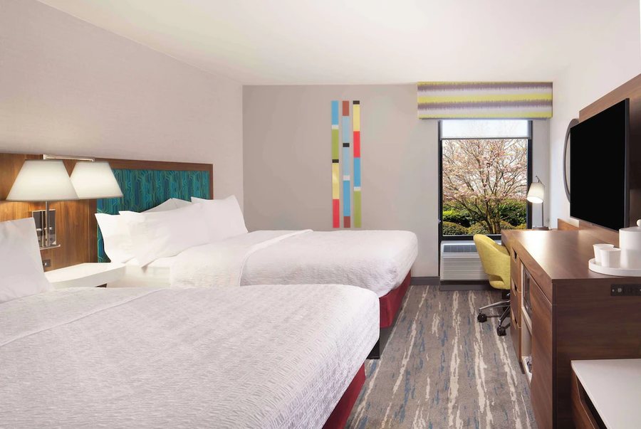 Hampton Inn Athens — Guest room
