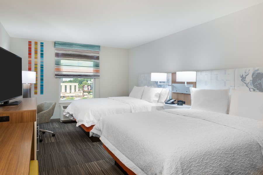 Hampton Inn Atlanta Buckhead — Guest room