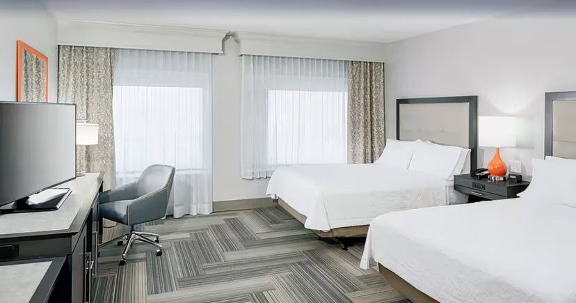 Hampton Inn Atlanta Perimeter Center — Guest room