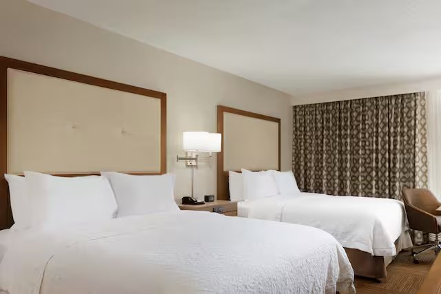 Hampton Inn Atlanta Stone Mountain — Guest room