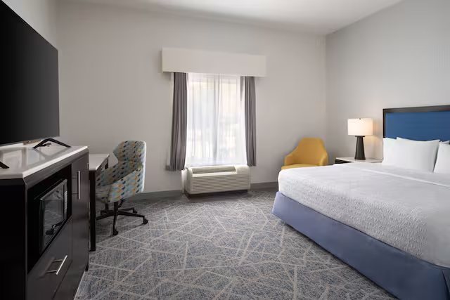 Hampton Inn Augusta Fort Gordon — Guest room