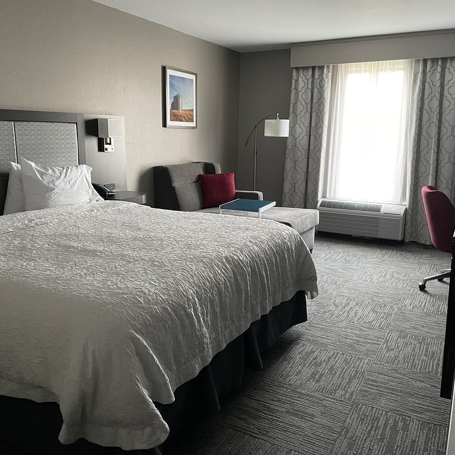 Hampton Inn Bartlesville — Guest room