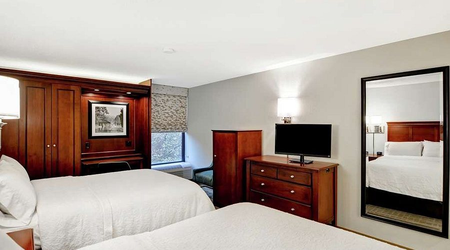 Hampton Inn Beckley — Guest room