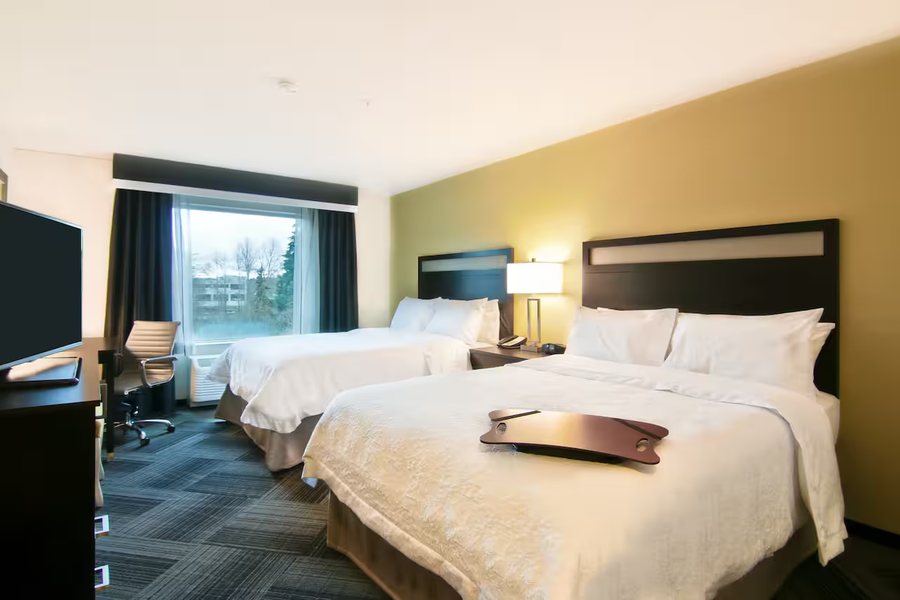 Hampton Inn Bellevue — Guest room