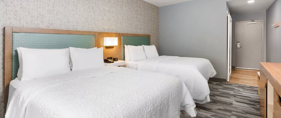 Hampton Inn Bellingham Airport — Guest room