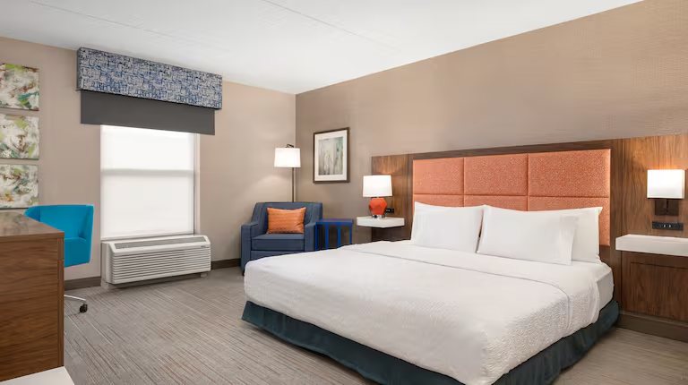 Hampton Inn Bloomsburg — Guest room
