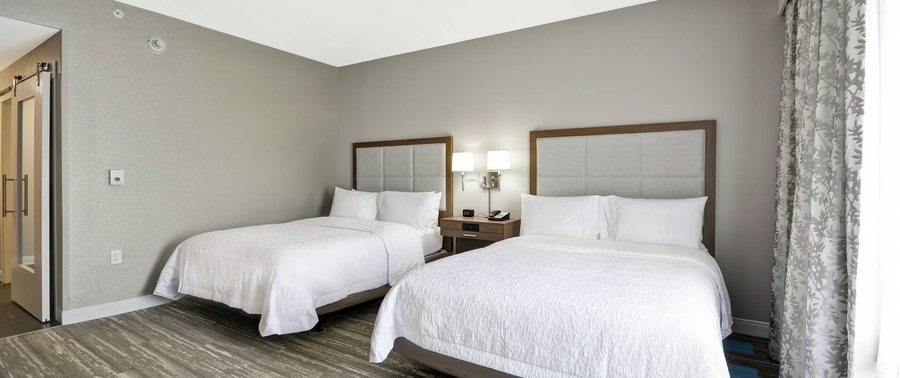 Hampton Inn Blue Ash cincinnati — Guest room