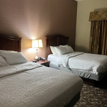 Hampton Inn Brattleboro — Guest room